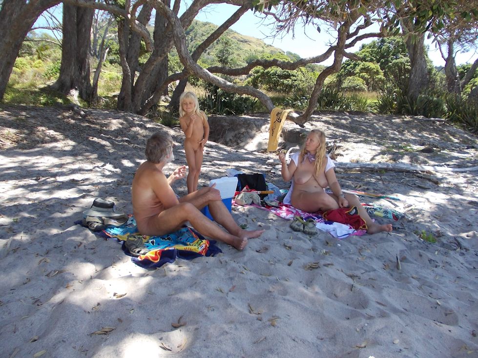 New Zealand naturist beach — Alex's Family