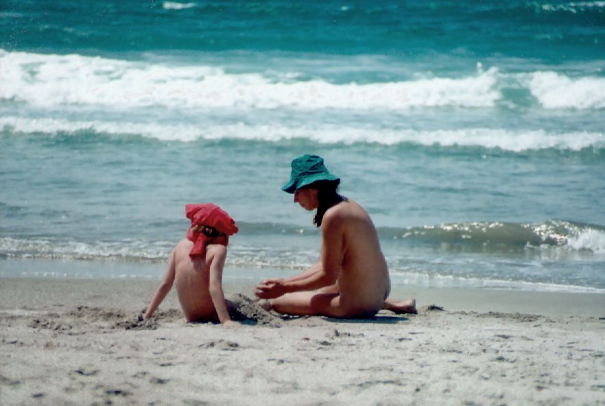New Zealand naturist beach — Uretiti Mum, Son